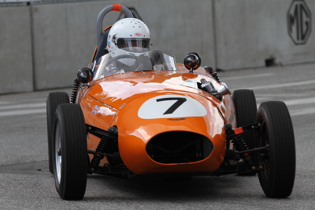 Der var mange meget smukke biler i Formula Junior. Den her er oprindeligt fra 1959 – men stadig et flot syn.
(Foto: Motorsporten.dk)